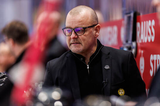 Coach Niklas Gällstedt of Brynäs