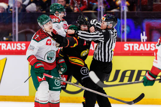 Henrik Tömmernes, Filip Cederqvist of Frölunda and Luke