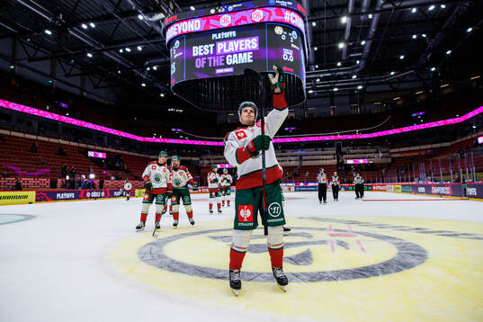 Isac Heens of Frölunda of Frölunda celebrates