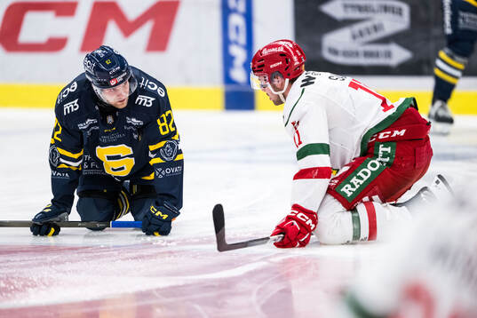 Södertäljes Roope Laavainen och Moras Gustav Salmi-Lilja