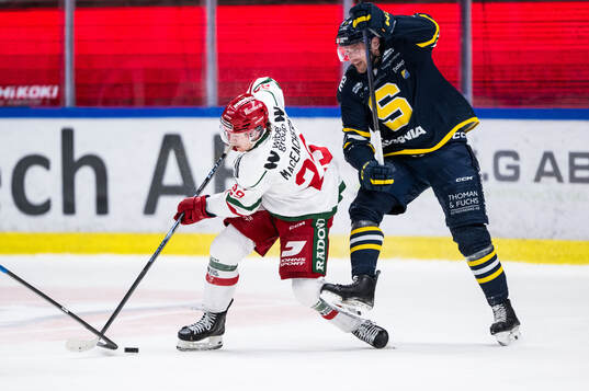 Moras Connor Maceachern och Södertäljes Jonas Ahnelöv