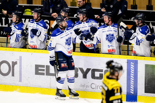 Karlskogas Henrik Björklund jublar