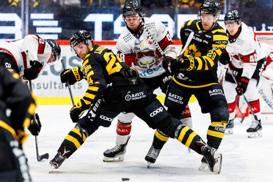 Skellefteås Oscar Lindberg och Mikkel Aagaard mot Malmö