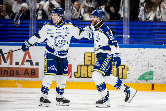 Leksands Kalle Östman och Nolan Stevens jublar