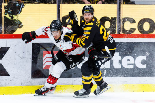 Malmö Redhawks Axel Sundberg och Skellefteås Oscar