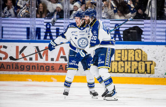 Leksands Kalle Östman och Nolan Stevens jublar