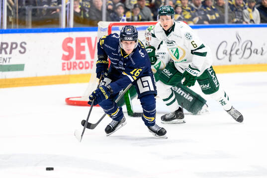HV71s Linus Lindström och Färjestads Albert Wikman