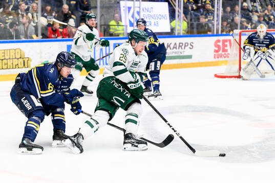 HV71s Axel Rindell och Färjestads Oskar Steen