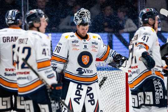 Växjös målvakt Adam Åhman deppar