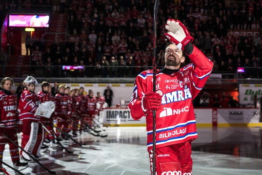Timrås Anton Lander hyllas