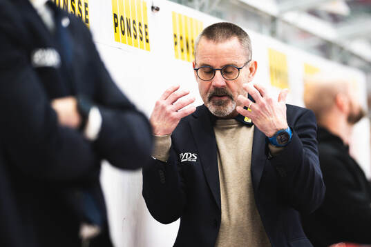 Timrås tränare Tommy Samuelsson deppar