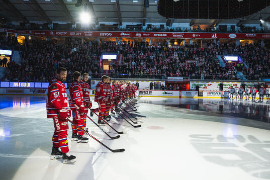 Timrås Anton Lander hyllas för sina 400a matcher i klubben