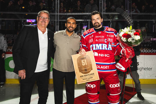 Timrås Anton Lander hyllas bredvid Jeremy Boys Rotevall