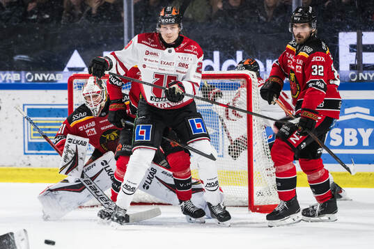 Luleås målvakt Matteus Ward och Örebros Milton Oscarson