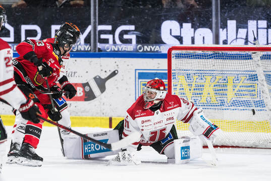 Luleås Eetu Koivistoinen gör 1-0 på Örebros målvakt