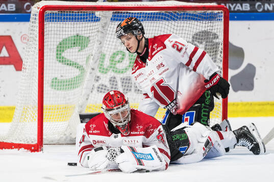 Örebros målvakt Jonas Arntzen och Patrik Puistola deppar