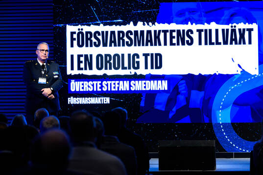 Överste Stefan Smedman, Försvarsmakten