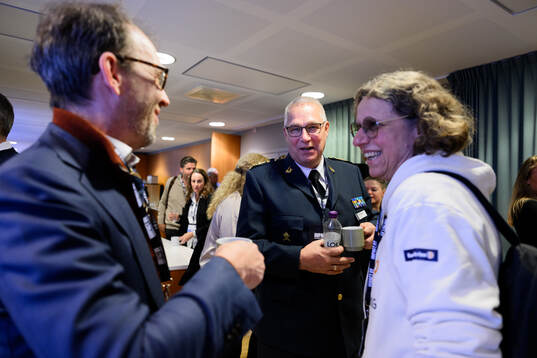 Överste Stefan Smedman, Försvarsmakten och Karin