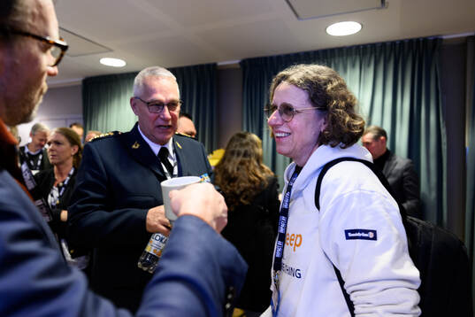 Överste Stefan Smedman, Försvarsmakten och Karin