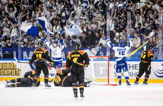 Leksands Lukas Vejdemo jublar