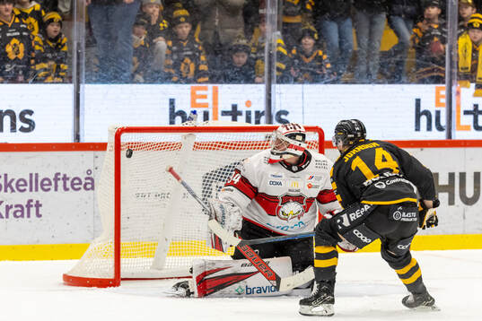 Skellefteås Andreas Johnson gör 3-1 bakom Malmö Redhawks