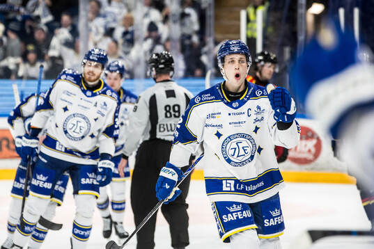 Leksands Lukas Vejdemo jublar