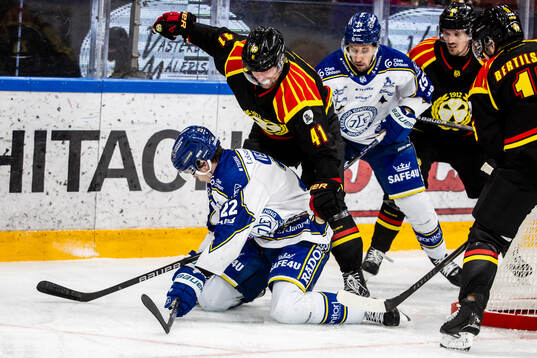 Leksands Lukas Vejdemo och Brynäs Greg Scott och Leksands