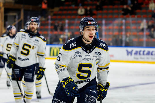 Södertäljes Filip Engarås jublar