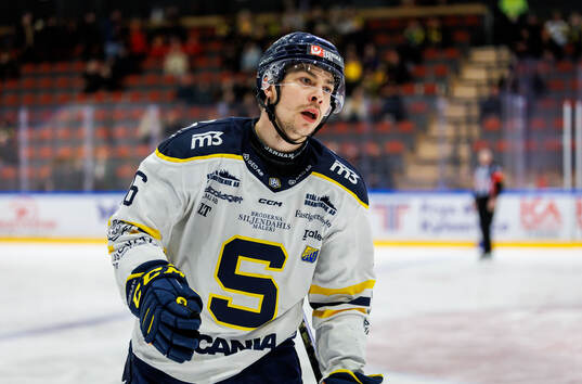 Södertäljes Filip Engarås jublar