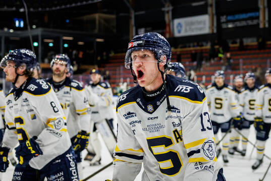 Södertäljes Henrik Eriksson jublar