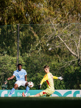 Emmanuel Ekong of Malmö FF and Goalkeeper Peter Vindahl of