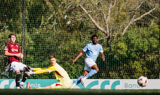 Emmanuel Ekong of Malmö FF scores the 0-1 goal against