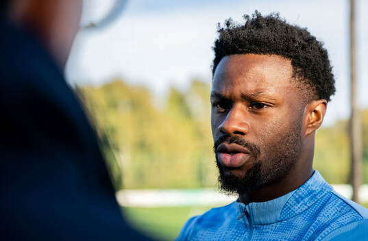 Emmanuel Ekong of Malmö FF is being interviewed