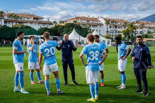 Head coach Miguel Angel Ramirez of Malmö FF talks with the