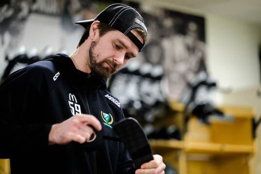 Färjestads Linus Johansson i omklädningsrummet