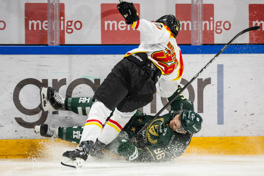 Brynäs Gustav Hillström och Färjestads David Tomasek