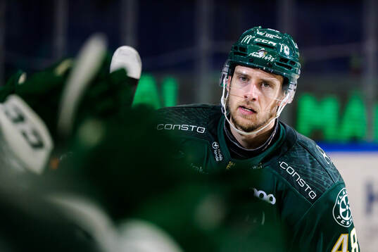 Färjestads Filip Roos jublar