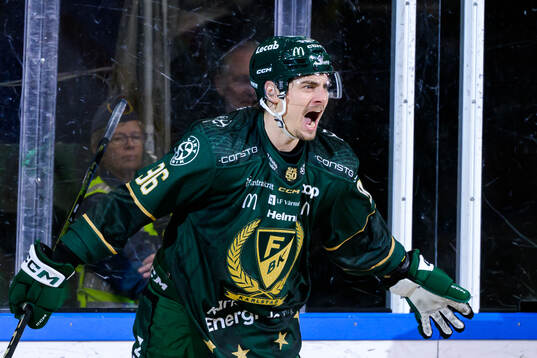 Färjestads David Tomasek jublar