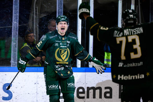 Färjestads David Tomasek jublar
