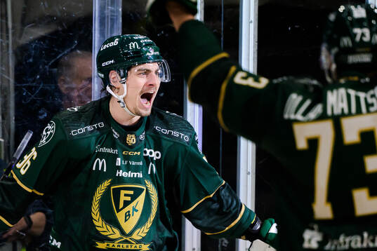 Färjestads David Tomasek jublar