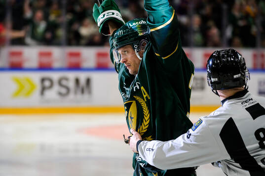 Färjestads Magnus Nygren jublar