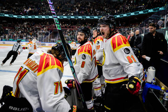Brynäs Bobby Trivigno och Kieffer Bellows reagerar