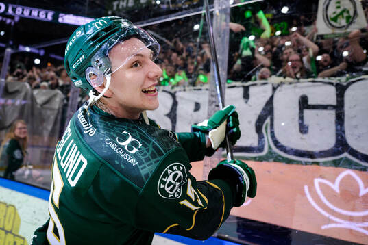 Färjestads Jack Berglund jublar