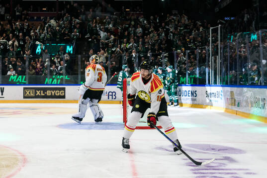 Brynäs Nicklas Bäckström deppar