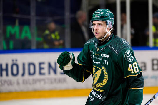 Färjestads Filip Roos jublar