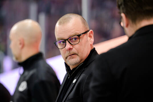 Brynäs tränare Niklas Gällstedt deppar