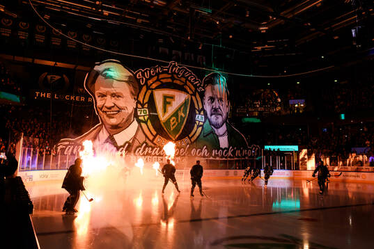 Tifo med bild på Sven-Erik Magnusson och sonen Oscar