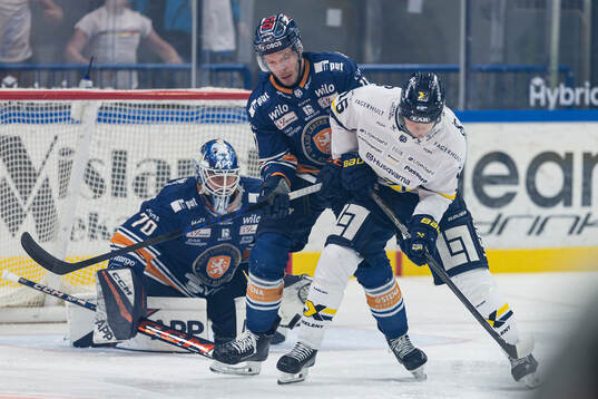 Växjös Brogan Rafferty och HV71s Linus Lindström