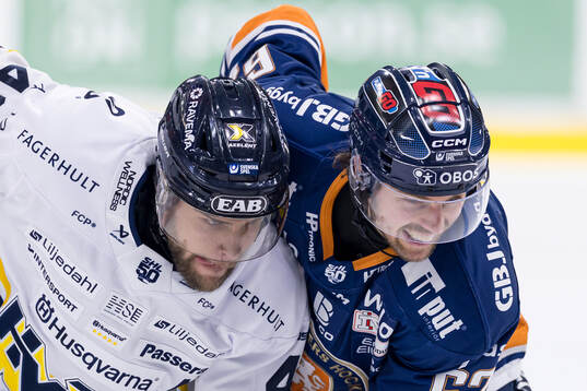 HV71s Joona Luoto och Växjös Manuel Ågren