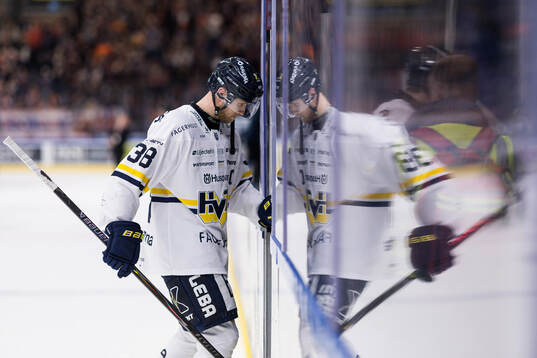HV71s Olle Alsing deppar